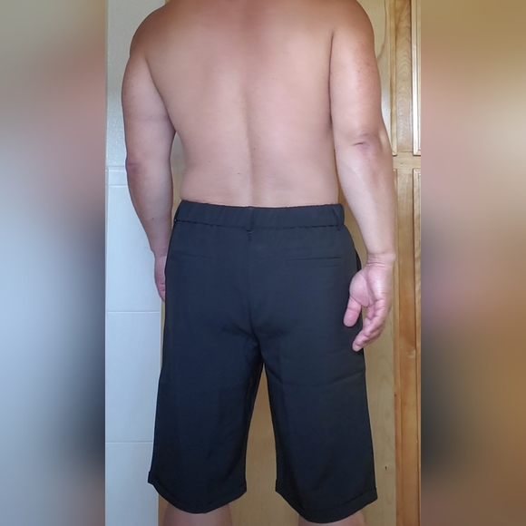 Men's black cuffed shorts with hidden rear zipper - Picture 7 of 8